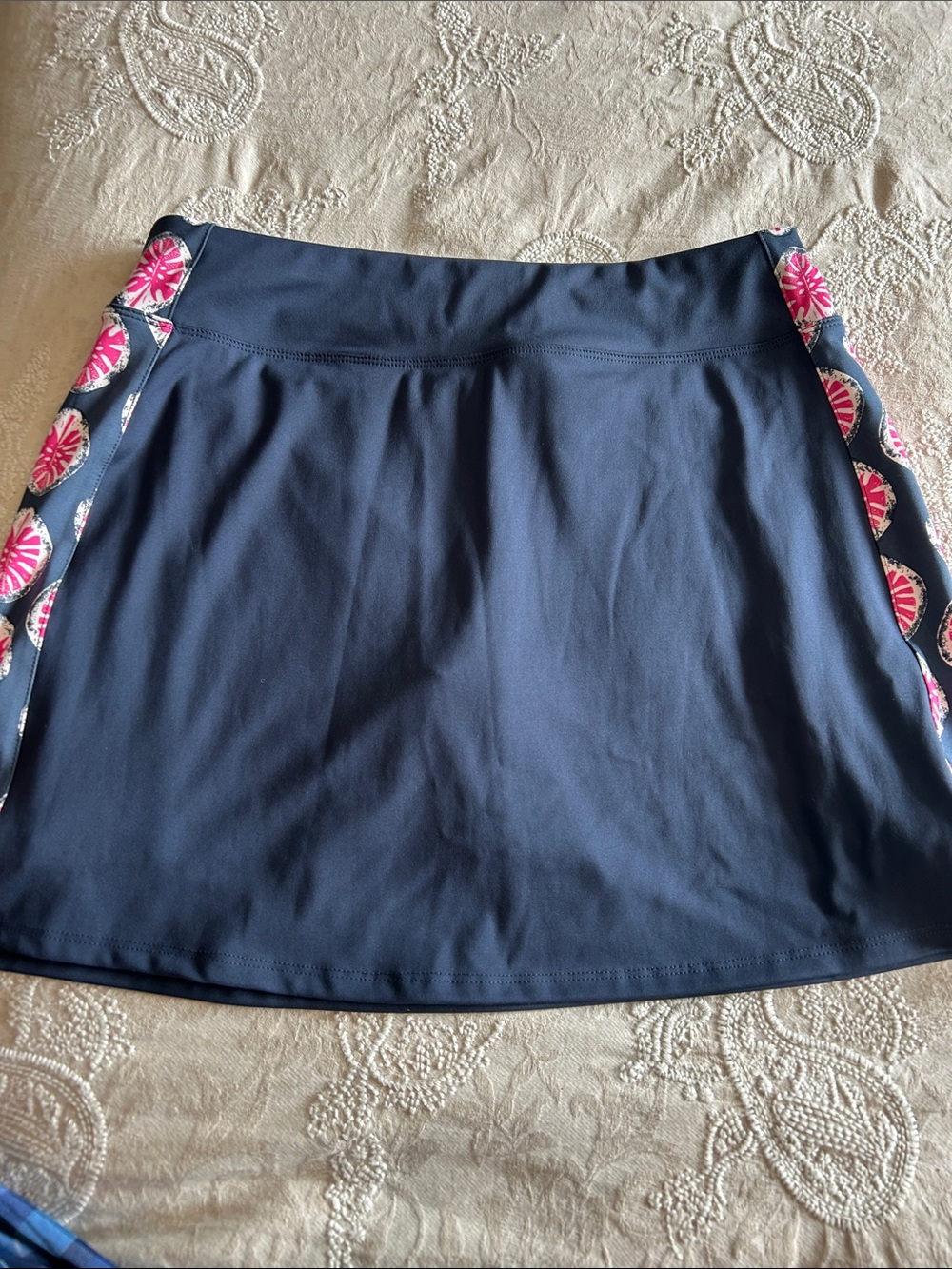 Small Tommy Bahama Golf Skort Navy w/Pink Floral Sun protection moisture wicking